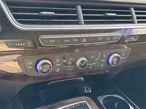 Used 2018 Audi Q7 3.0T Premium Plus image 12