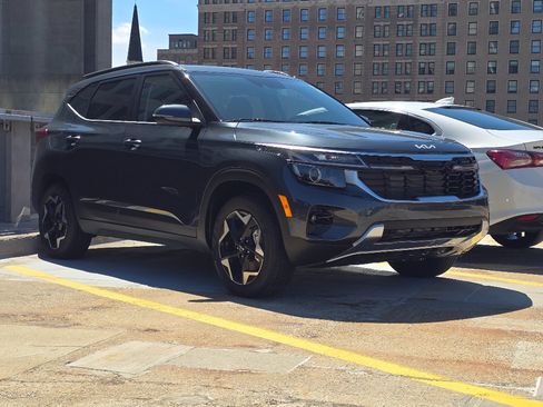New 2026 Kia Seltos S AWD/4WD image 2