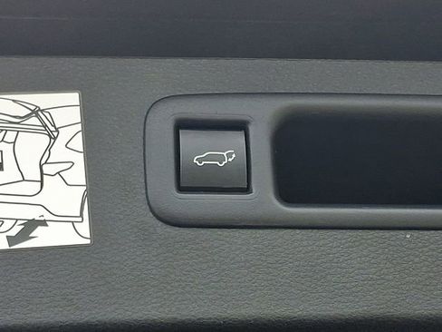 Used 2024 Toyota Highlander XLE image 34