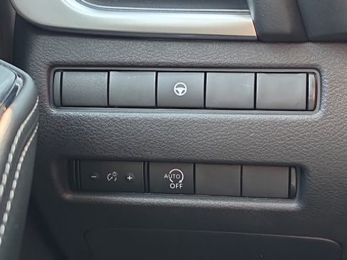 Used 2023 Nissan Rogue SV FWD image 24
