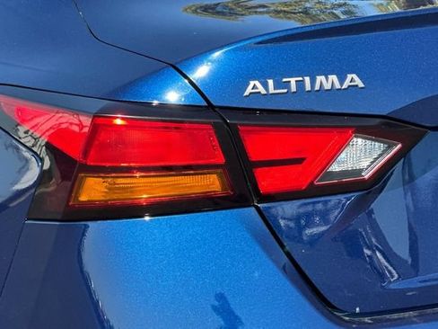Used 2024 Nissan Altima 2.5 SR FWD image 32