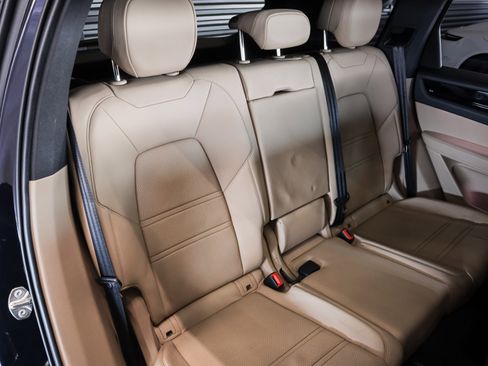 Certified 2023 Porsche Cayenne image 6