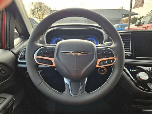 New 2026 Chrysler Pacifica Select image 25