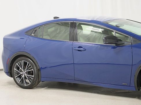 Used 2026 Toyota Prius XLE AWD/4WD image 3