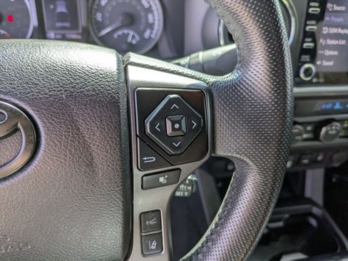 Used 2022 Toyota Tacoma TRD Sport w/ Technology Package image 17