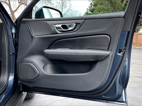 Used 2025 Volvo V60 B5 Cross Country Plus image 26