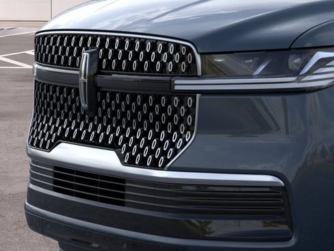 New 2026 Lincoln Navigator Premiere AWD/4WD image 17