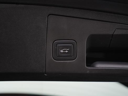 Used 2023 Cadillac XT4 Sport image 17