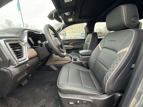 New 2026 GMC Canyon Denali image 13