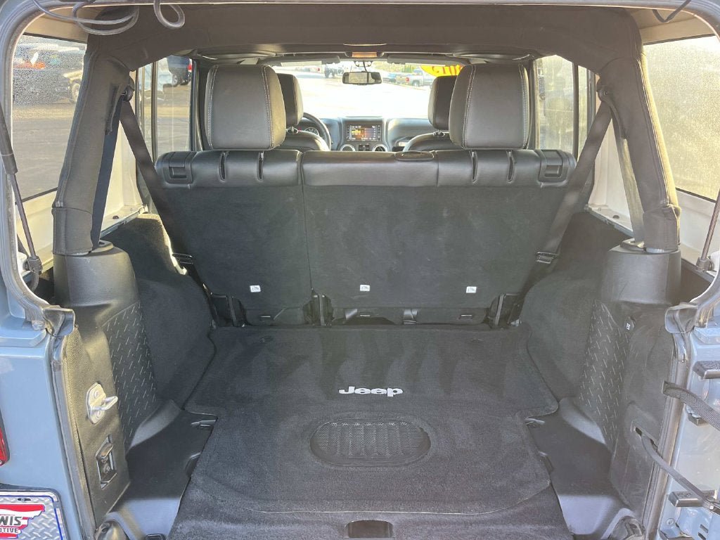 Used 2015 Jeep Wrangler Unlimited Sahara AWD/4WD image 19