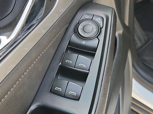 Used 2023 Chevrolet Traverse LT AWD/4WD image 13