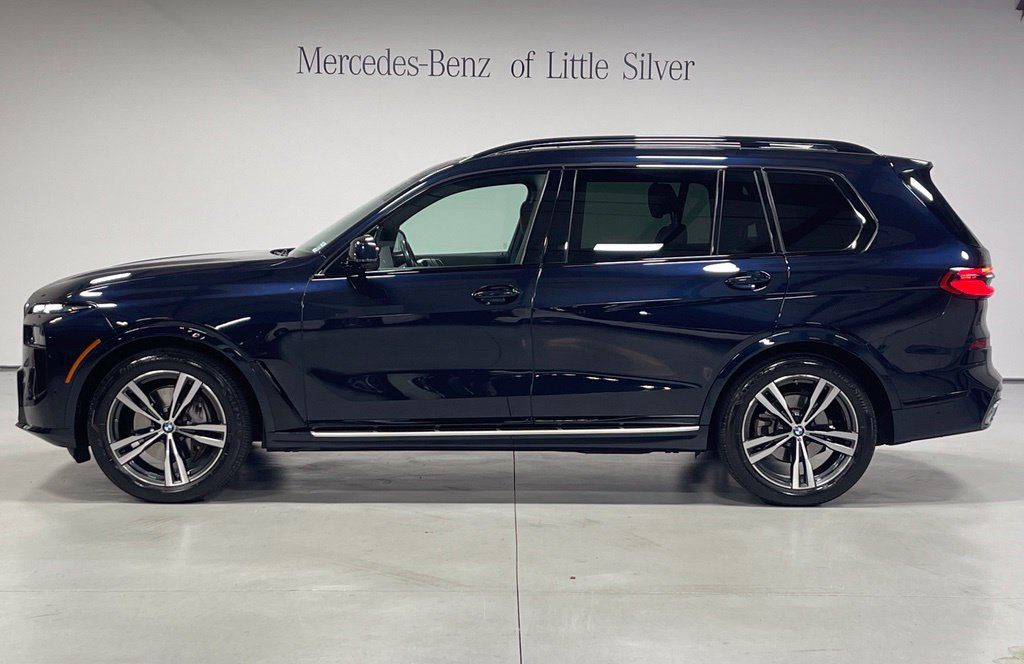 Used 2023 BMW X7 xDrive40i w/ M Sport Package AWD/4WD image 2