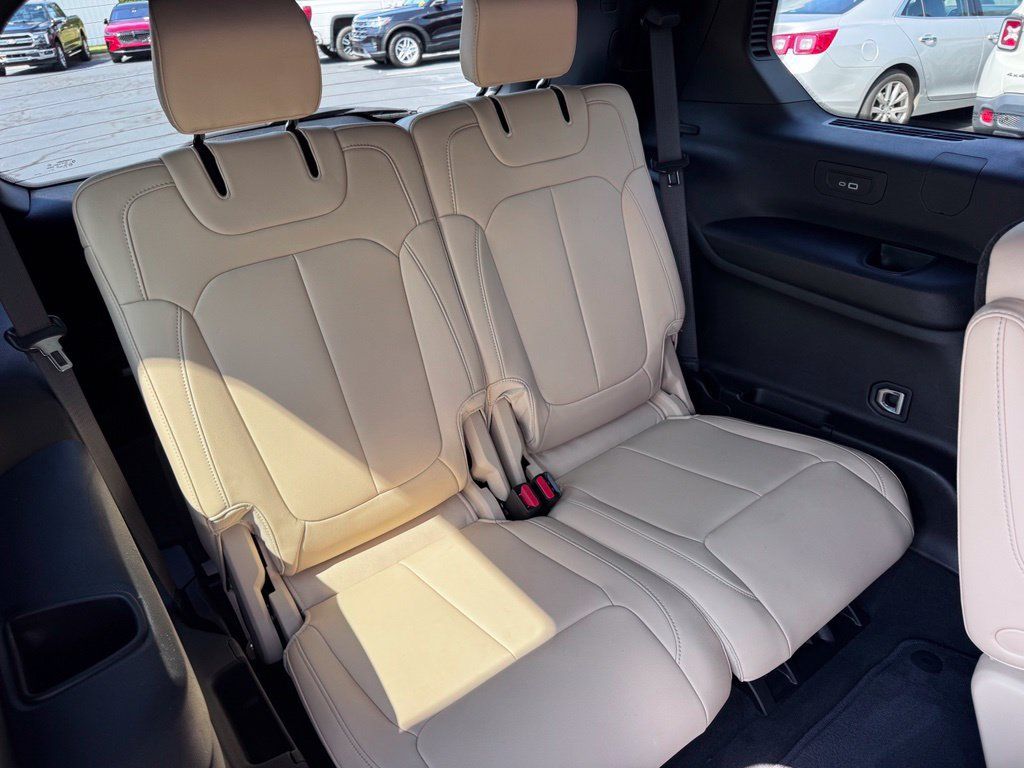 Used 2024 Jeep Grand Cherokee L Limited RWD image 29