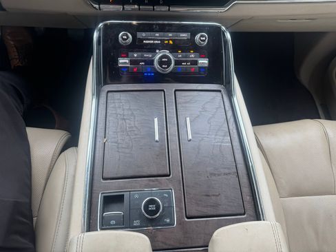 Used 2021 Lincoln Navigator Reserve w/ Luxury Package image 16