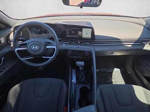 Used 2024 Hyundai Elantra SEL FWD image 18