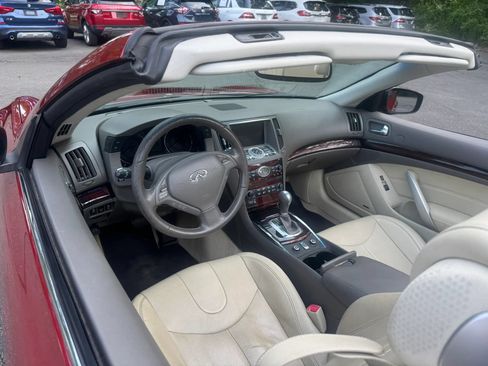 Used 2014 INFINITI Q60 Convertible w/ Premium Package RWD image 31