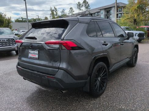 Used 2021 Toyota RAV4 XLE w/ Convenience Package FWD image 6