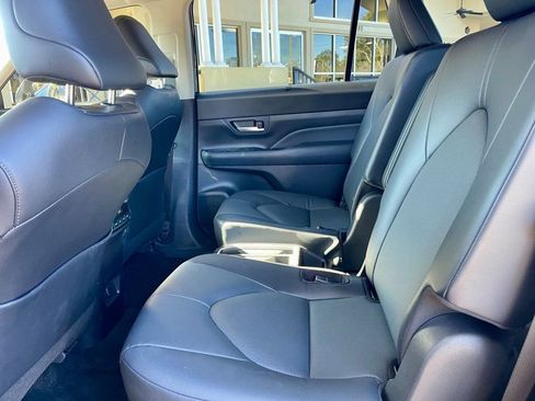 Used 2025 Toyota Grand Highlander XLE image 12