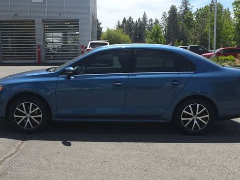Used 2017 Volkswagen Jetta SE FWD image 5