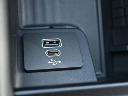 New 2025 Ford Expedition Active image 29