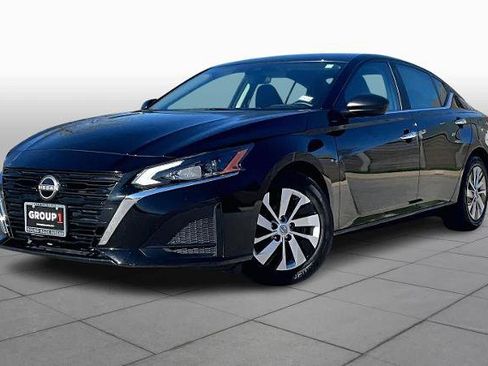 Certified 2025 Nissan Altima 2.5 S image 1