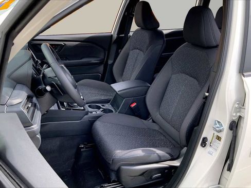 Used 2025 Subaru Forester Premium AWD/4WD image 9