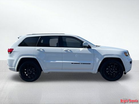 Used 2022 Jeep Grand Cherokee Laredo X RWD image 7
