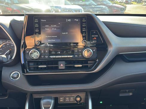 Used 2022 Toyota Highlander XLE image 15