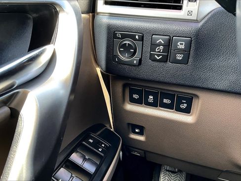 Used 2023 Lexus GX 460 Luxury w/ Accessory Package AWD/4WD image 36