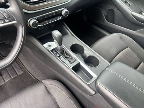 Used 2025 Nissan Altima 2.5 SV FWD image 42