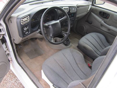 Used 2000 Chevrolet S10 Pickup Xtreme w/ Preferred Equipment Group image 7