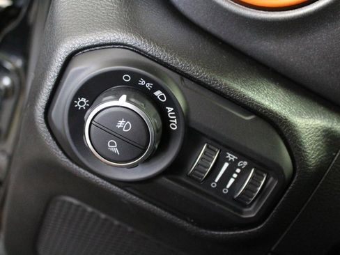 Used 2022 Jeep Gladiator Mojave w/ LED Lighting Group AWD/4WD image 11
