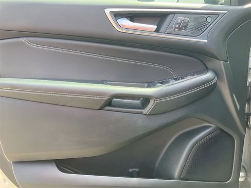 Used 2024 Ford Edge Titanium image 40