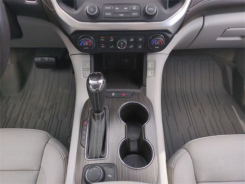 Used 2018 GMC Acadia SLT image 19