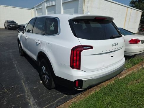 Used 2023 Kia Telluride LX FWD image 3