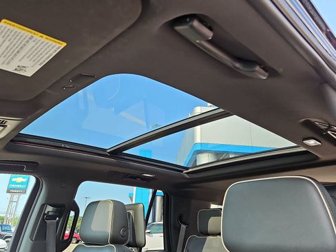 Used 2021 Chevrolet Tahoe Premier w/ Premium Package AWD/4WD image 25