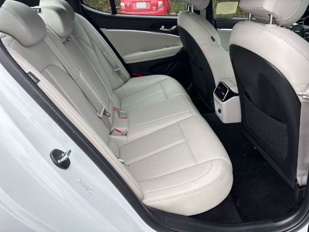 Used 2025 Genesis G70 2.5T AWD/4WD image 14