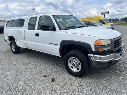 Used 2005 GMC Sierra 2500 W/T RWD image 1