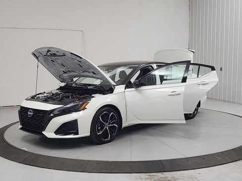 New 2026 Nissan Altima 2.5 SR w/ SR Premium Package FWD image 11