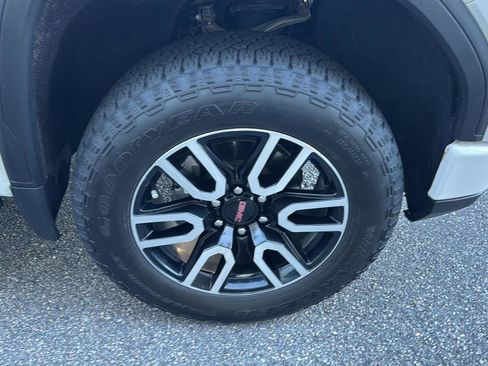 Used 2024 GMC Sierra 1500 AT4 w/ Technology Package image 35