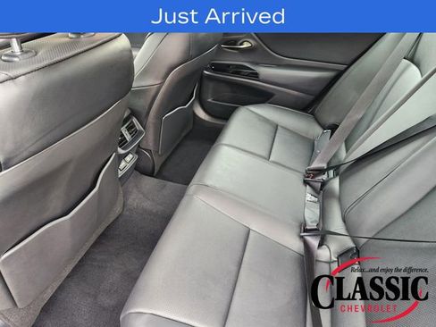 Used 2025 Lexus ES 350 w/ Premium Package FWD image 39