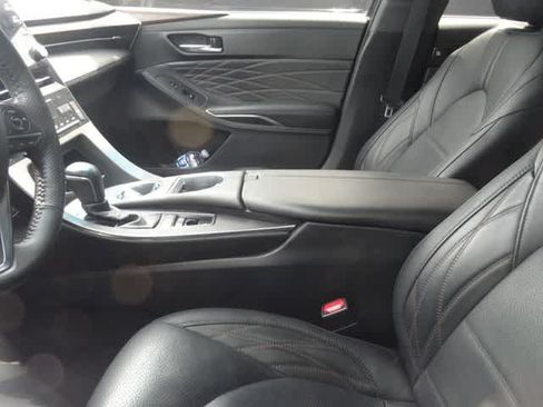 Used 2022 Toyota Avalon Limited w/ Advanced Safety Package FWD image 9