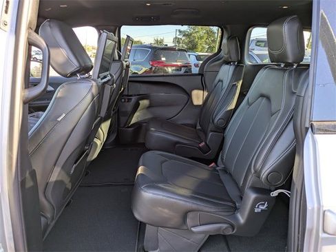 New 2026 Chrysler Pacifica Select image 16