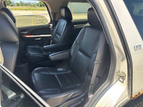 Used 2011 Chevrolet Tahoe LTZ AWD/4WD image 19