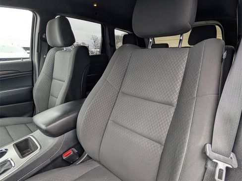 Used 2018 Jeep Grand Cherokee Laredo image 23