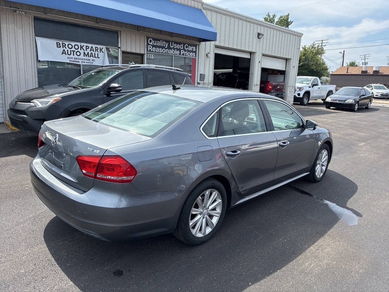 Used 2015 Volkswagen Passat TDI SE FWD image 6
