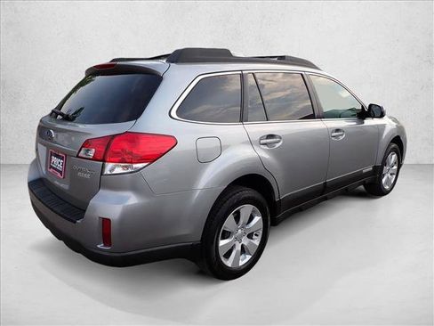 Used 2010 Subaru Outback 2.5i Limited w/ Popular Equipment Group 3B AWD/4WD image 4