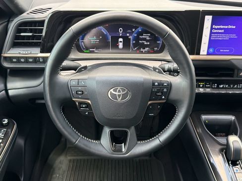Certified 2025 Toyota Crown Signia AWD/4WD image 11