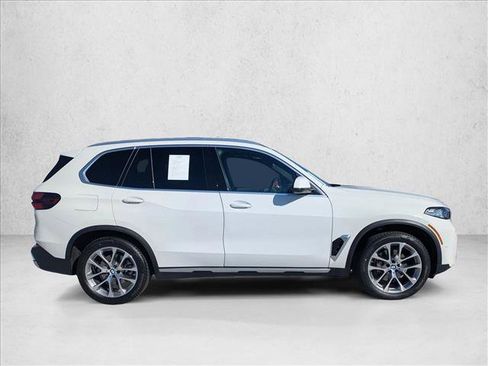 Certified 2024 BMW X5 sDrive40i w/ Premium Package image 4