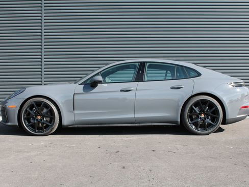 New 2026 Porsche Panamera 4 image 2